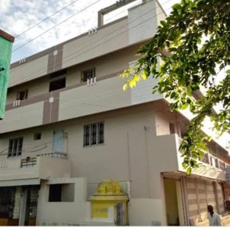 韦洛尔 Sri Vari Residency旅舍 外观 照片