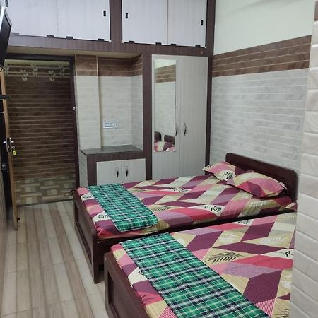 韦洛尔 Sri Vari Residency旅舍 外观 照片