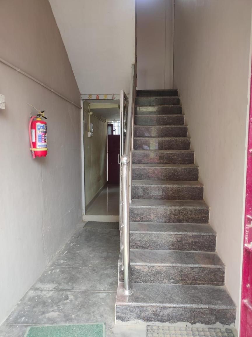 韦洛尔 Sri Vari Residency旅舍 外观 照片